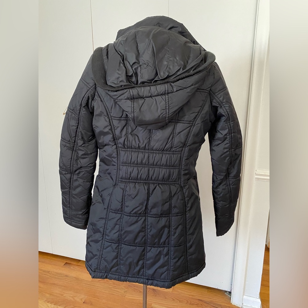Black fitted puffer with removable hood